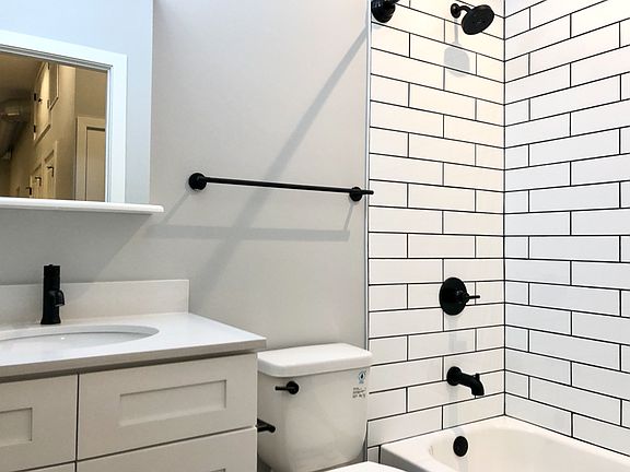 4th image of 1523 W Chicago Ave #205