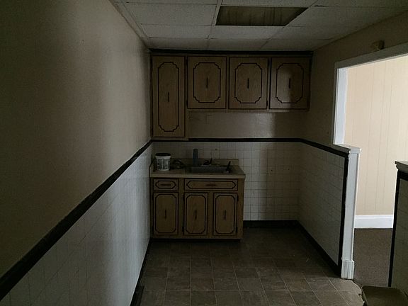 4th image of 277 W Delavan Ave APT 1