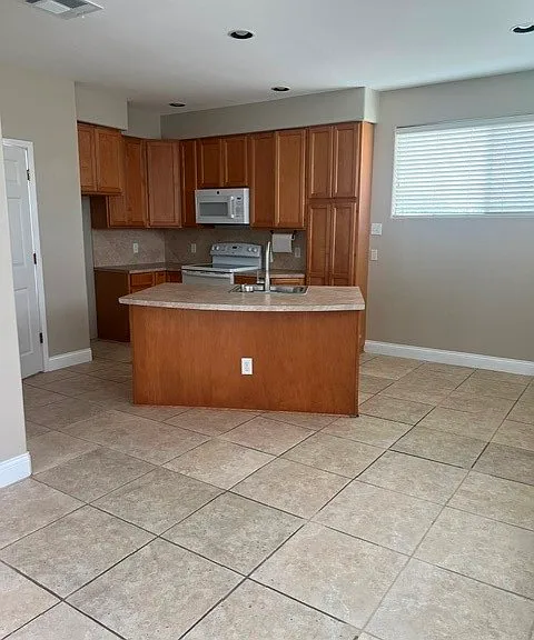 914 Recreation Dr — Photo 4