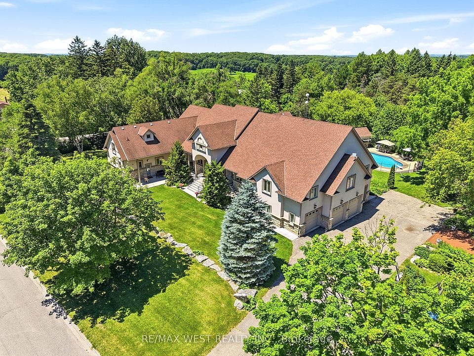 1st image of 2 Kingswood Dr