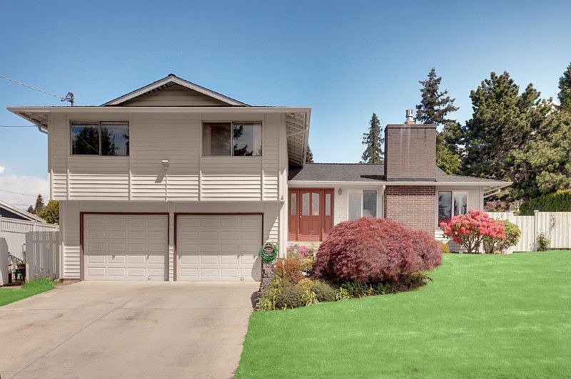 Wonderful home on quiet Richmond Beach cul-de-sac.