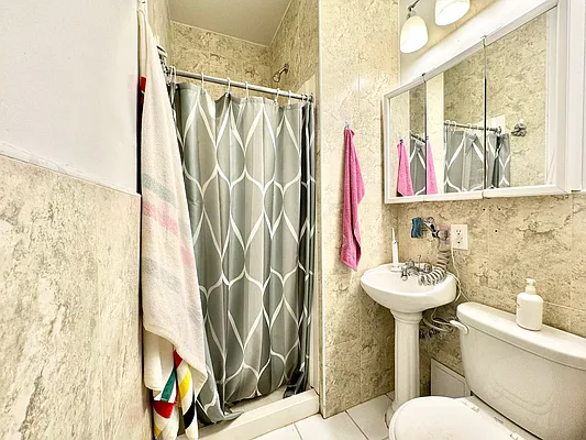 Rented by Bohemia Realty Group | media 8