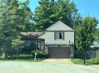 108 Anne Ct, Vernon Hills, IL 60061