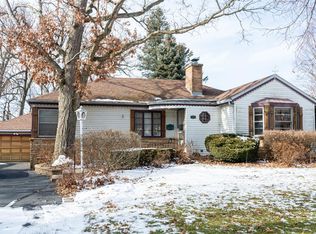 8 River Bluff Rd, Elgin, IL 60120