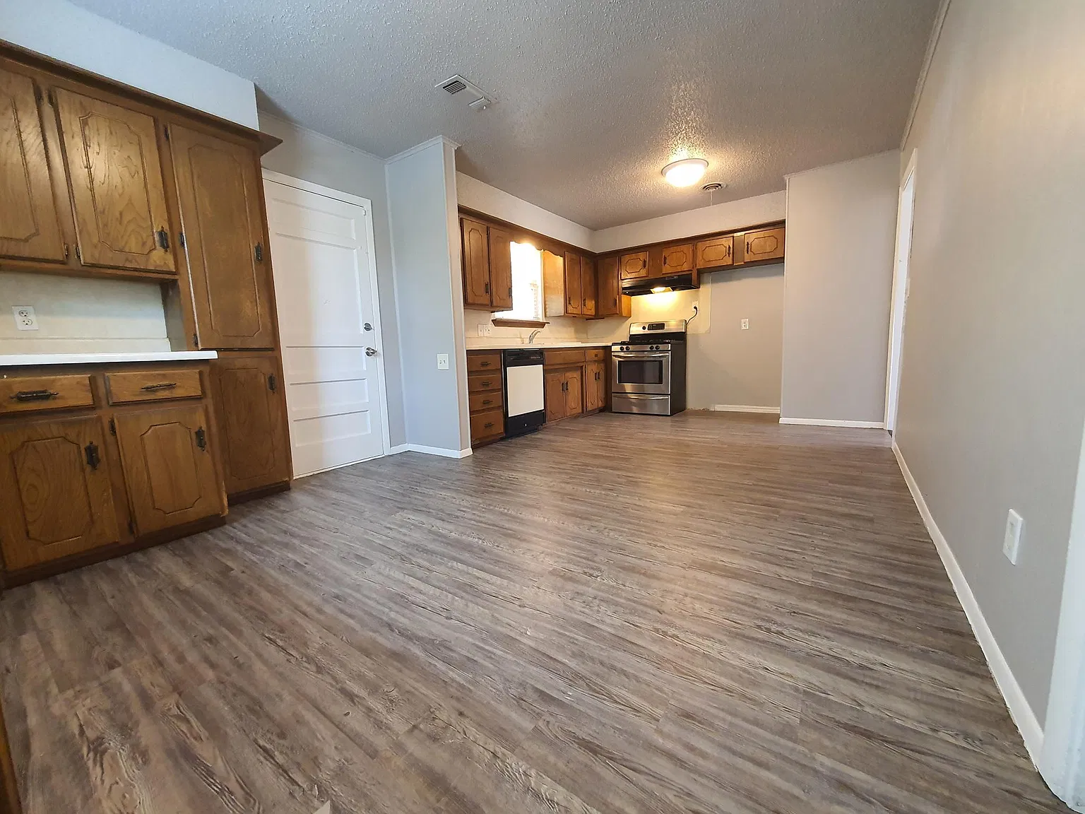 3 bed, 1100 sqft, $1,095 — Photo 3