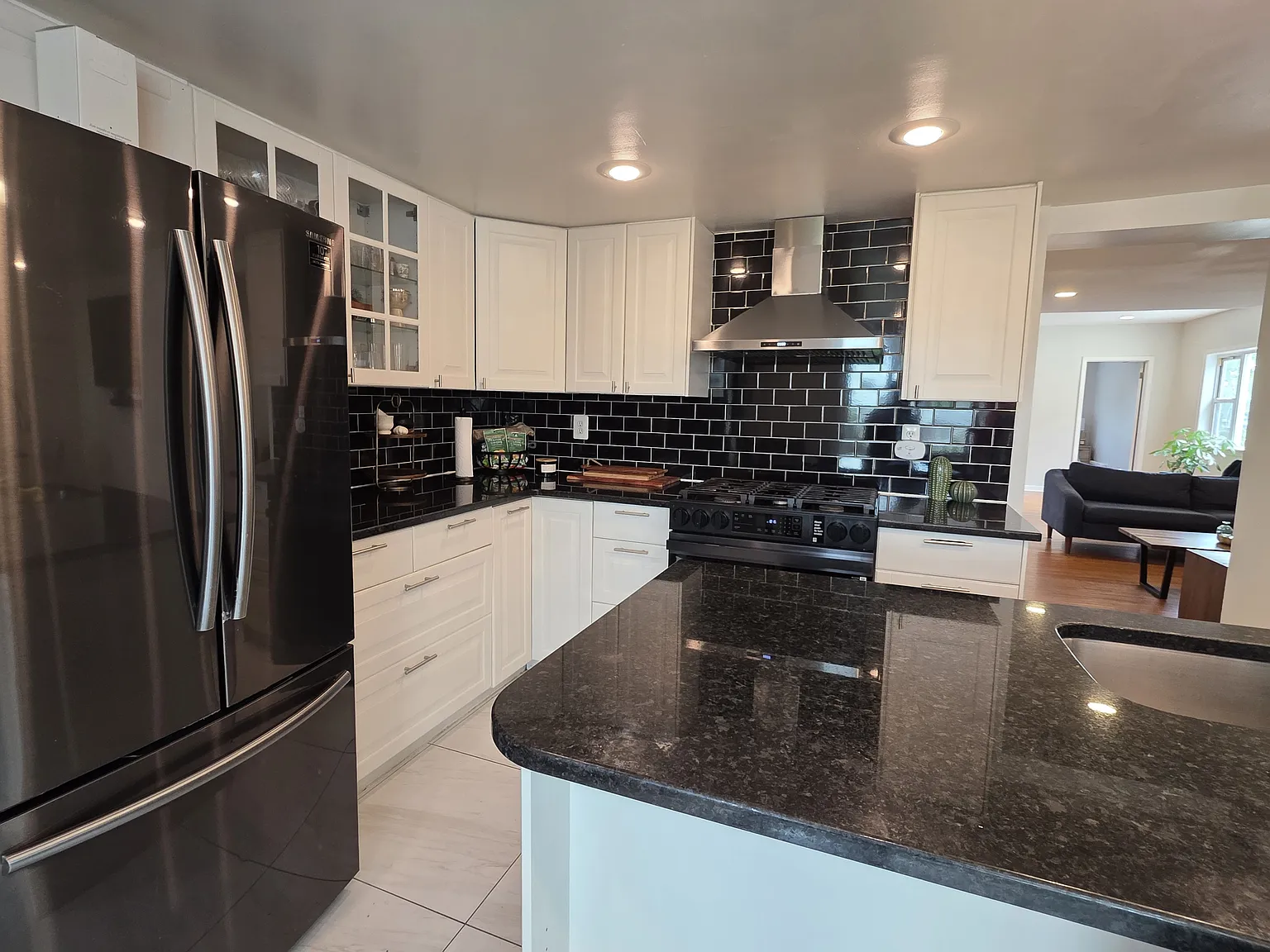 3 bed, $3,695 — Photo 3
