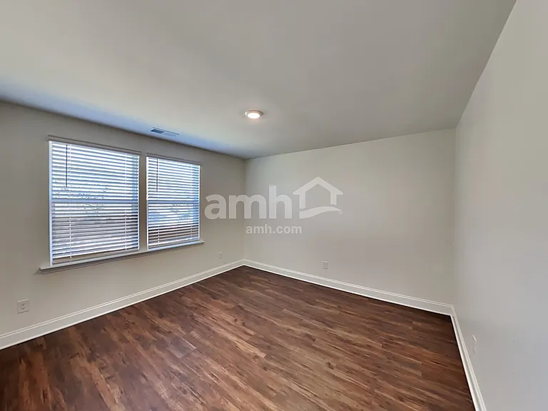 561 Rivermist Dr — Photo 14
