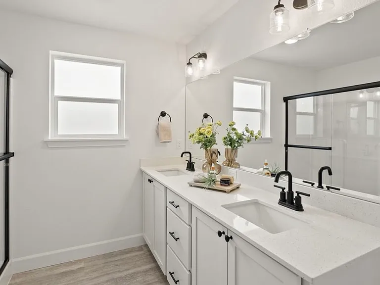 893 NE Laurel Springs Dr — Photo 5