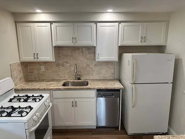 105 Newburn Dr — Photo 2