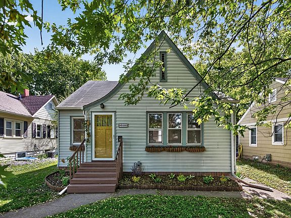 3rd image of 858 21st Ave SE