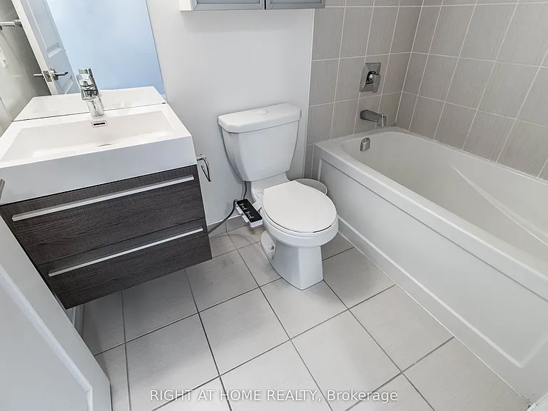 17 Zorra St #903 — Photo 32