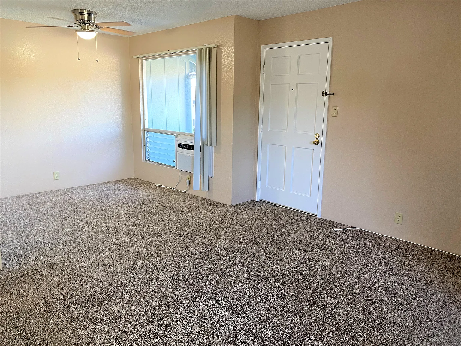 2 bed, 750 sqft, $2,400 — Photo 3