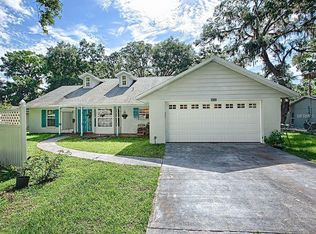 30732 Cove Rd, Tavares, FL 32778