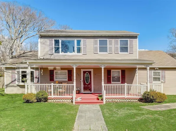 101 Manor Drive, Shirley, NY 11967