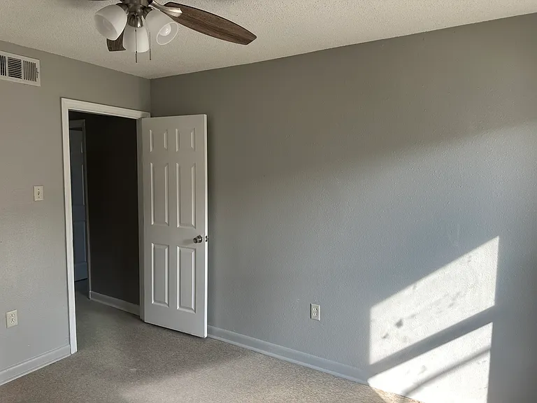 229 Helen St #C — Photo 14