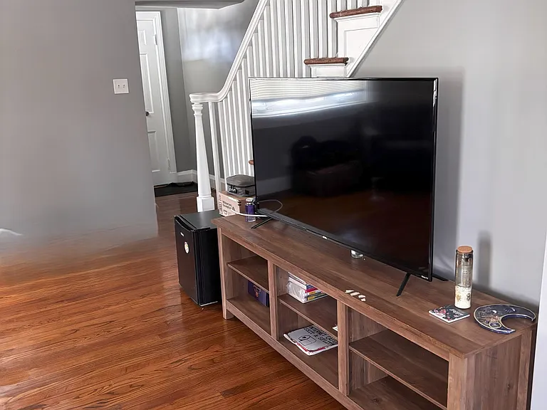 2804 E Cold Spring Ln — Photo 4