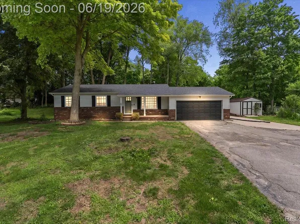 11387 Mart Rd, Whitmore Lake, MI 48189