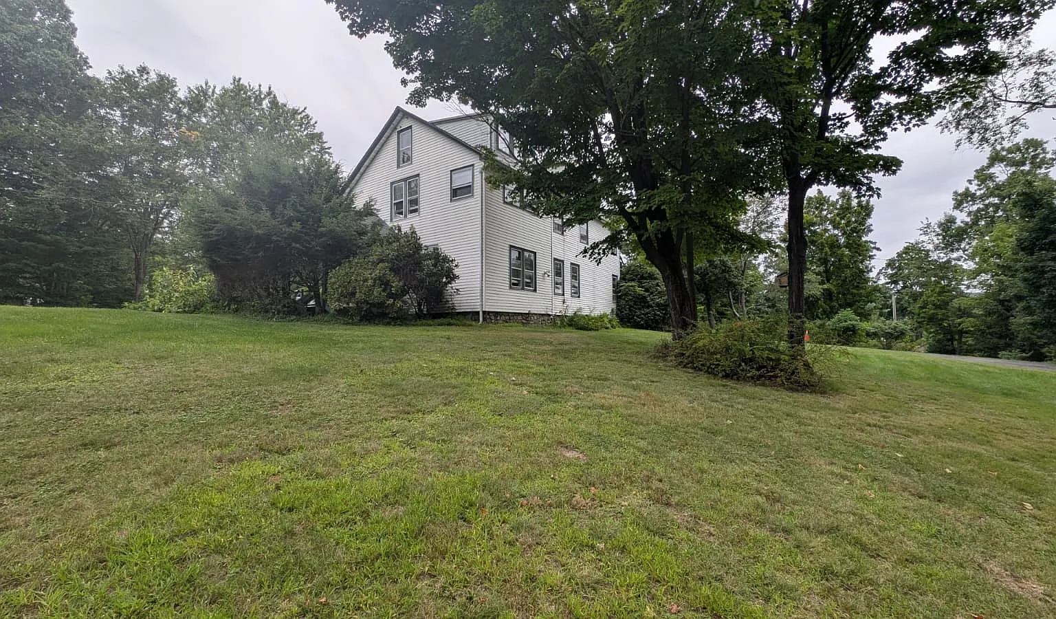 4 bed, 2952 sqft, $4,000 — Photo 2