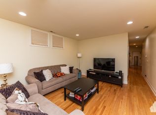 1133 W Addison St #B, Chicago, IL 60613