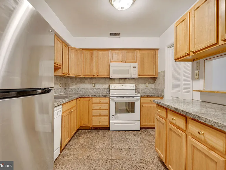 6060 Hollow Knoll Ct — Photo 8