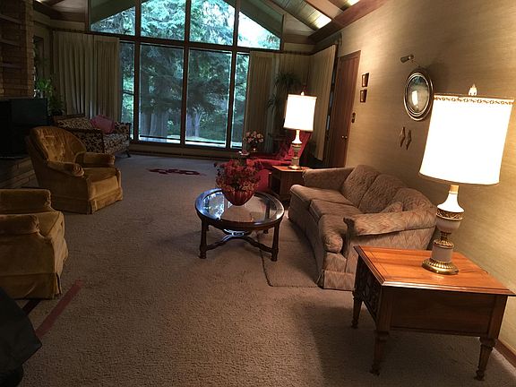 Living room carpeted