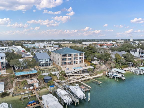 3rd image of 724 Harbor Blvd Unit 202