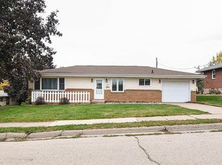 2845 Oak Crest Dr, Dubuque, IA 52001