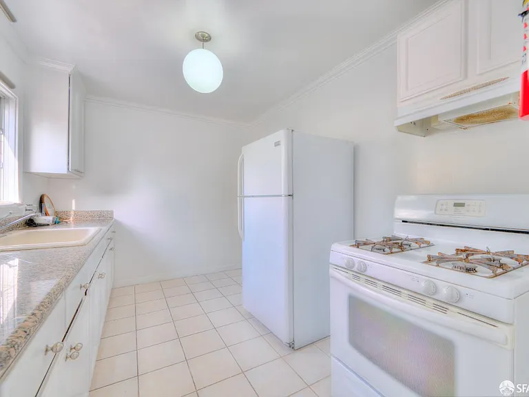 6029 Macarthur Blvd — Photo 10