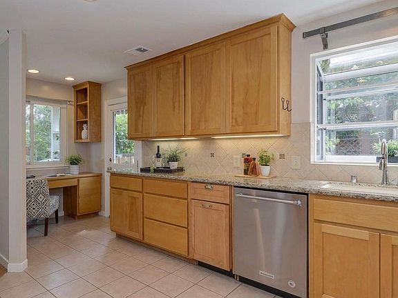 2nd image of 823 17th Ave