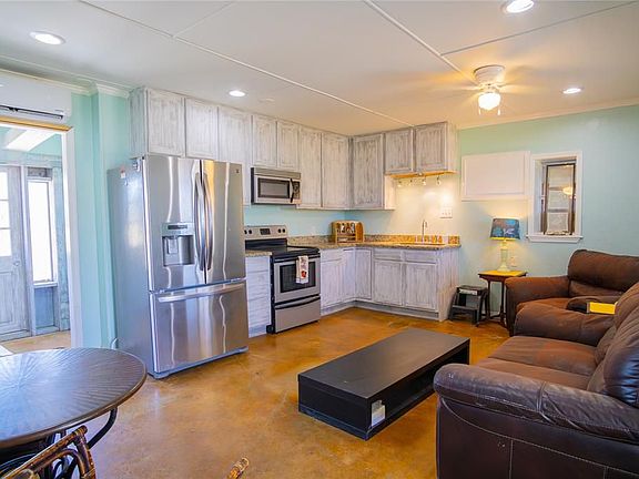 3rd image of 4207 San Jacinto Dr
