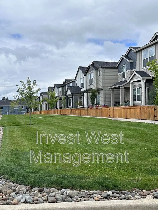 4 bed, 2.5 bath, 1516 sqft, $2,595 — Photo 2