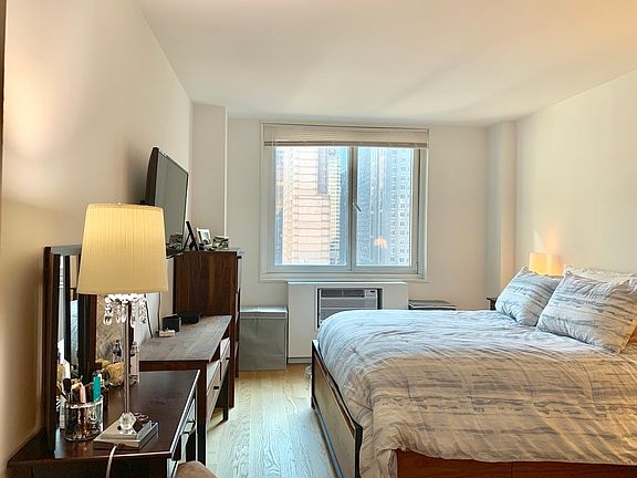 4th image of 230 W 55th St APT 24F
