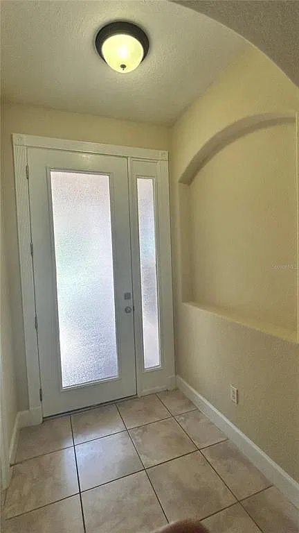 3 bed, 2.0 bath, 1599 sqft, $2,400 — Photo 4