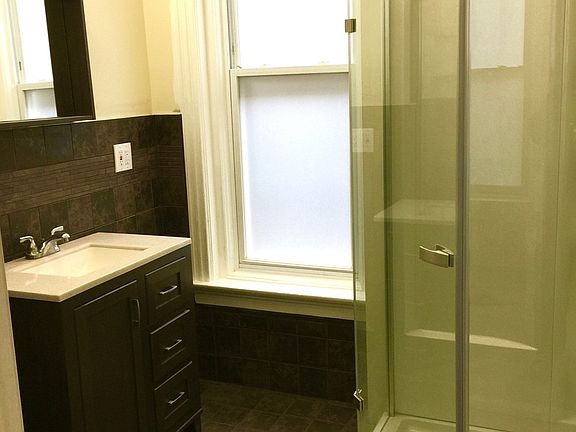 5th image of 2126 N Sheffield Ave #3