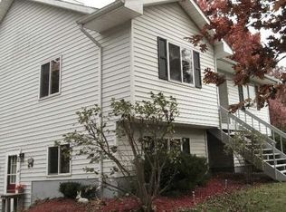328 Wild Cherry Dr, Dixon, IL 61021