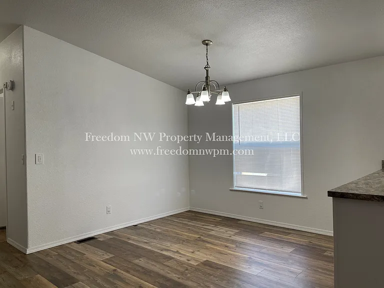908 Vienna St — Photo 6
