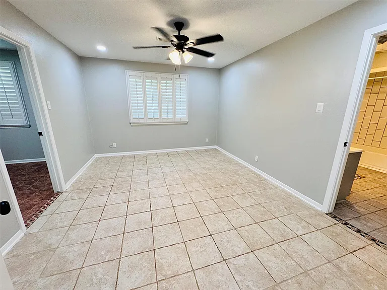 10702 Deval Dr — Photo 8