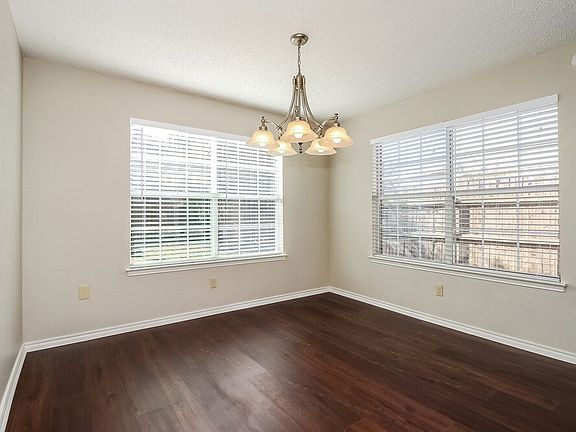 5th image of 2418 Bennington Dr