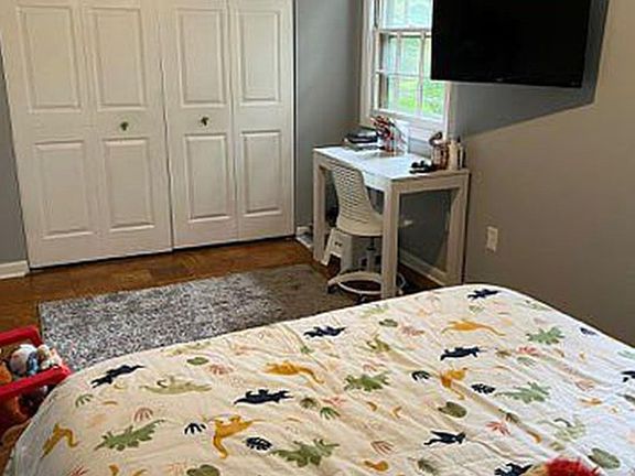 2nd image of 450 Greenbrier Ct #450