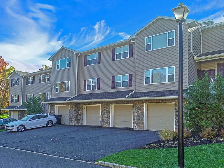 Bridgewater Oaks — Photo 2