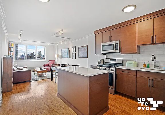 4th image of 345 E 93rd St APT 31E