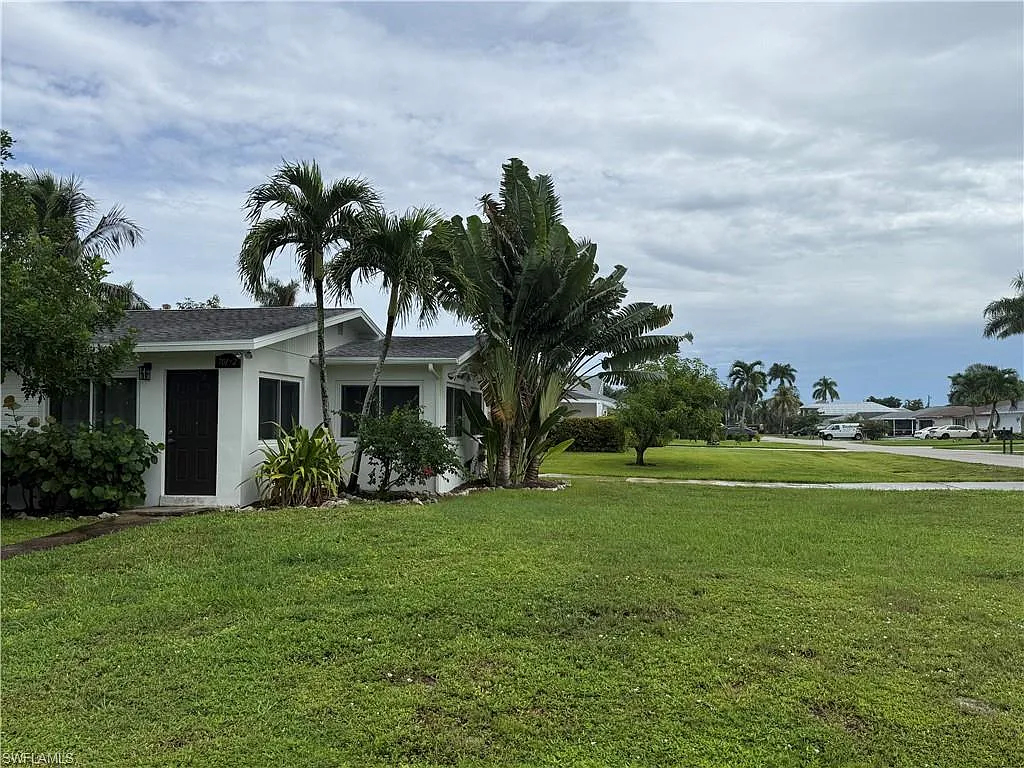 3 bed, 2.0 bath, 1300 sqft, $2,600 — Photo 2