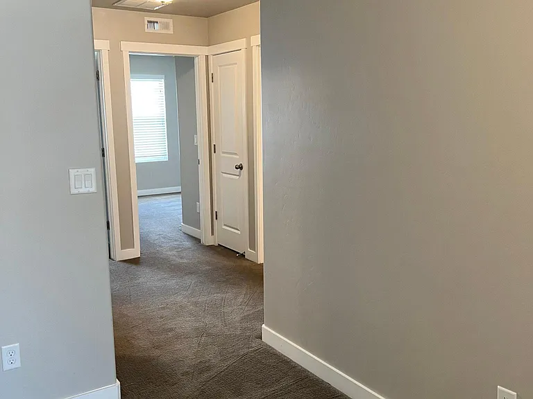 1053 W Painted Horse Ln — Photo 5