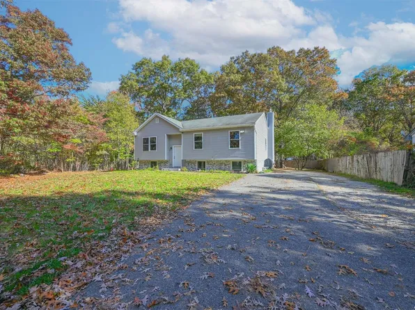 139 W Yaphank Road, Coram, NY 11727
