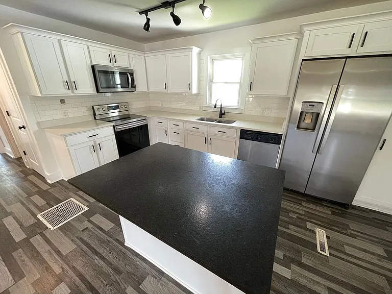 130 Rockbridge Rd — Photo 3