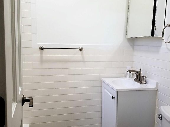 4th image of 3505 94th St APT 6M