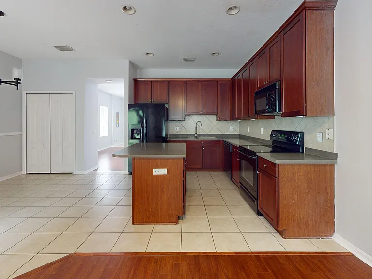 17531 Hugh Ln — Photo 27