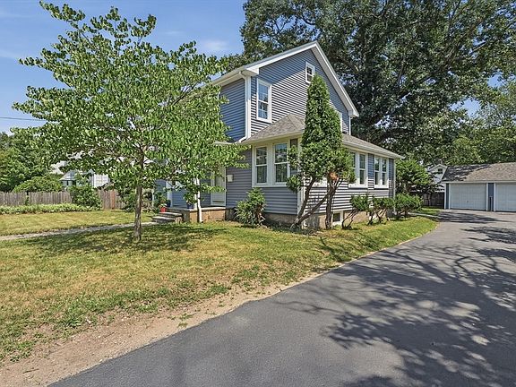 3rd image of 190 Manomet St