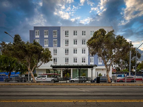 2nd image of 2551 Commercial St #49e473b9d