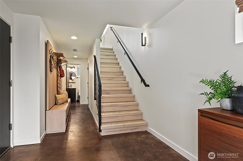 3rd image of 6534 42nd Avenue SW #B